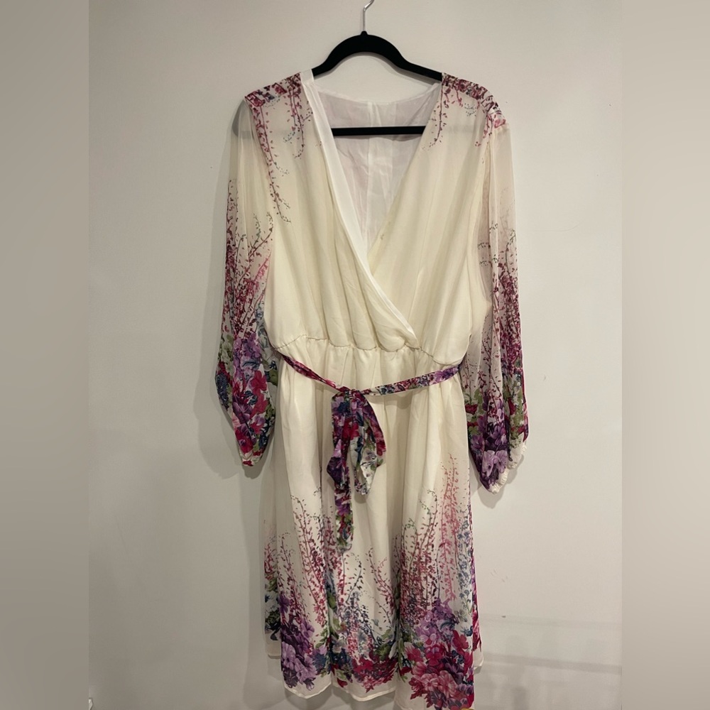 Cream flowery dress - Picture 2 of 4